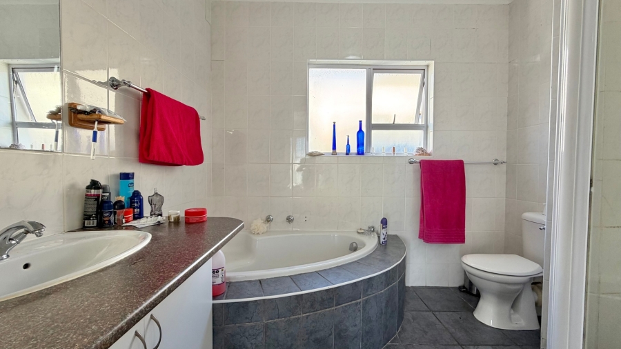 3 Bedroom Property for Sale in Mountainside Western Cape